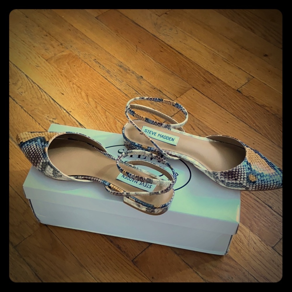 Snake pattern elastic ankle   flat sandals